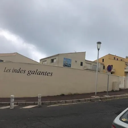 T2 Climatise Avec Piscine Et Parking A 20m De La Mer, Pour 5 Pers - Fr-1-607-100 Apartment