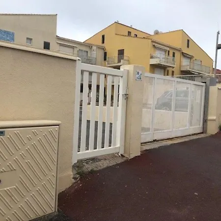 T2 Climatise Avec Piscine Et Parking A 20m De La Mer, Pour 5 Pers - Fr-1-607-100 Apartment
