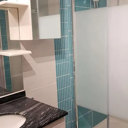Apartment T2 Climatise, Piscine, Parking, A 30m De La Mer, Pour 5 Pers, Terrasse Orientee Sud - Fr-1-607-100