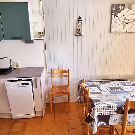 T2 Climatise, Piscine, Parking, A 30m De La Mer, Pour 5 Pers, Terrasse Orientee Sud - Fr-1-607-100 *