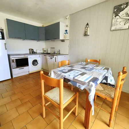 T2 Climatise Avec Piscine Et Parking A 20m De La Mer, Pour 5 Pers - Fr-1-607-100 * Agde
