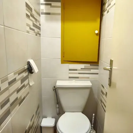 Apartment T2 Climatise Avec Piscine Et Parking A 20m De La Mer, Pour 5 Pers - Fr-1-607-100
